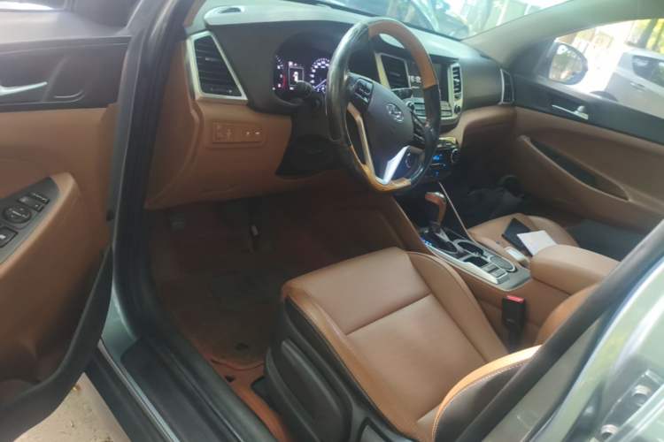 Used Hyundai Tucson 2015 1.6T Dual-Clutch Two-Wheel-Drive Leading Model Driver Seat