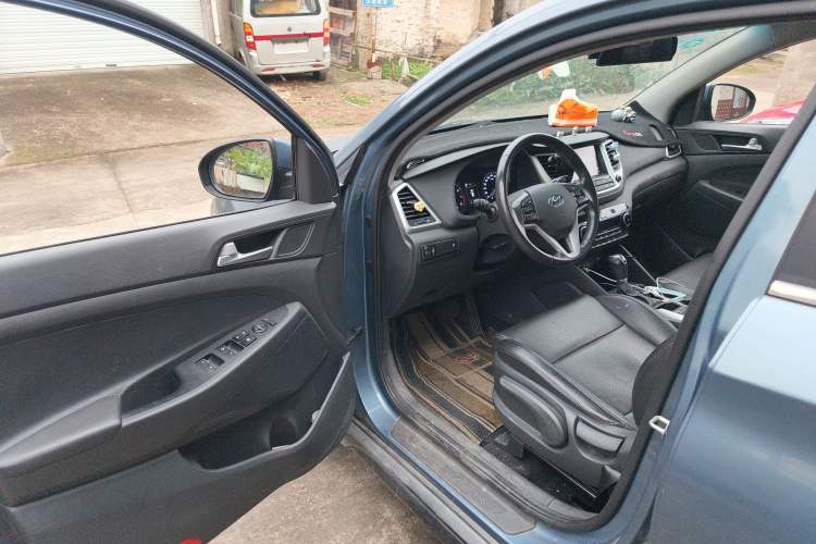 Used Hyundai Tucson 2015 1.6T Dual-Clutch Two-Wheel-Drive Smart Model Driver Seat