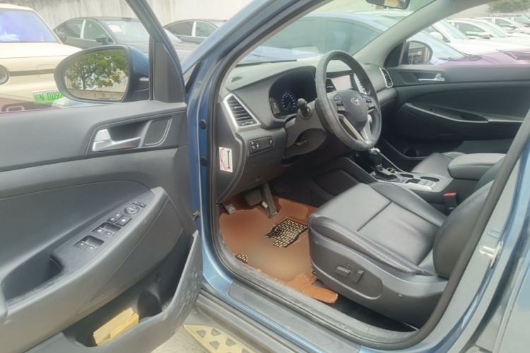 Used Hyundai Tucson 2015 1.6T Dual-Clutch Two-Wheel-Drive Smart Model Driver Seat