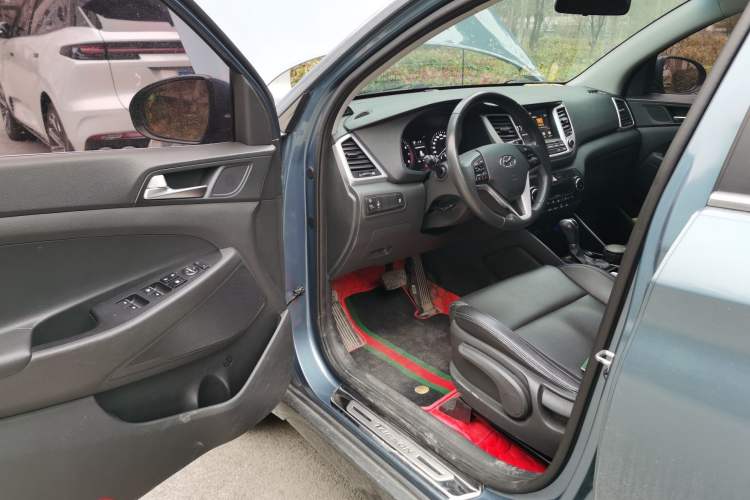 Used Hyundai Tucson 2015 1.6T Dual-Clutch Two-Wheel-Drive Smart Model Driver Seat