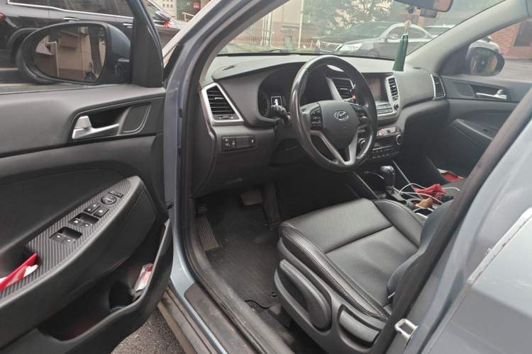 Used Hyundai Tucson 2015 1.6T Dual-Clutch Two-Wheel-Drive Smart Model Driver Seat