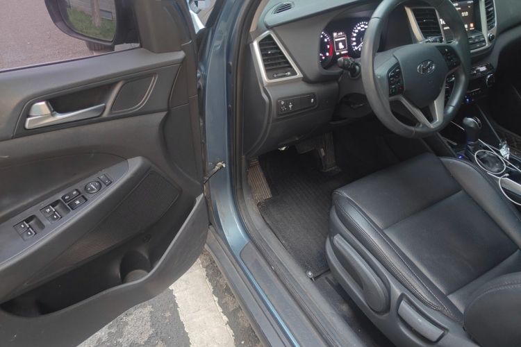 Used Hyundai Tucson 2015 1.6T Dual-Clutch Two-Wheel-Drive Smart Model Driver Seat