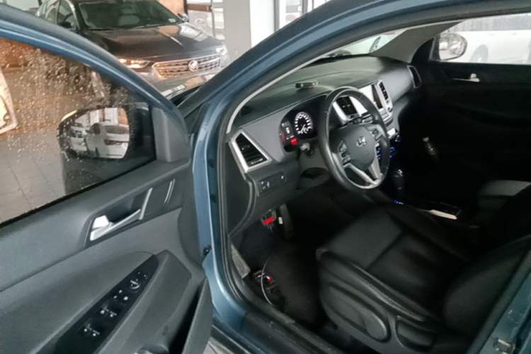 Used Hyundai Tucson 2015 1.6T Dual-Clutch Two-Wheel-Drive Smart Model Driver Seat