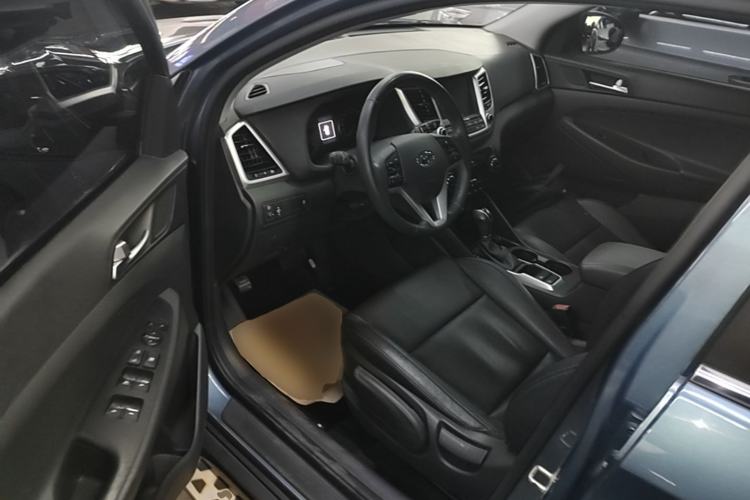 Used Hyundai Tucson 2015 1.6T Dual-Clutch Two-Wheel-Drive Smart Model Driver Seat