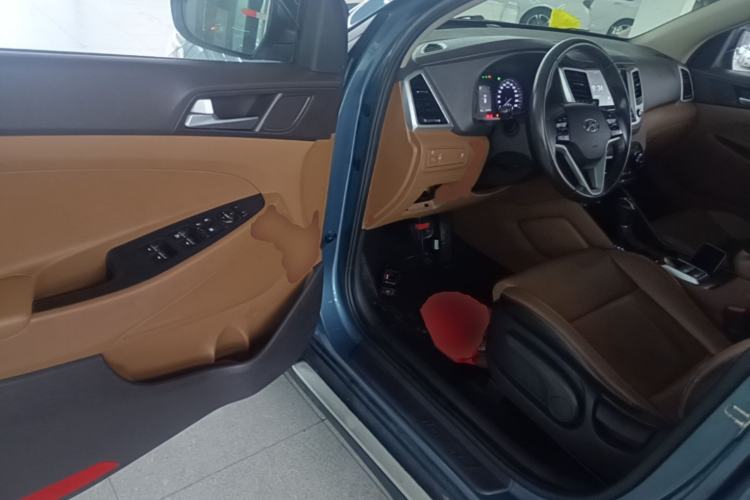 Used Hyundai Tucson 2015 1.6T Dual-Clutch Two-Wheel-Drive Smart Model Driver Seat