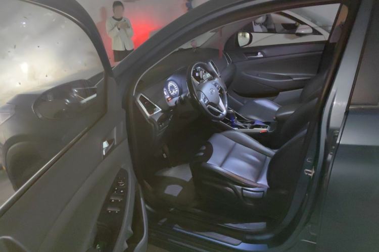 Used Hyundai Tucson 2015 1.6T Dual-Clutch Two-Wheel-Drive Smart Model Driver Seat