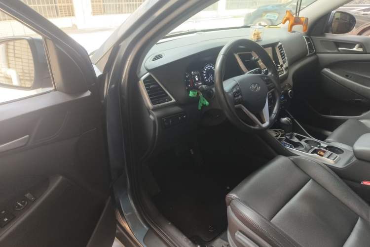 Used Hyundai Tucson 2015 1.6T Dual-Clutch Two-Wheel-Drive Smart Model Driver Seat