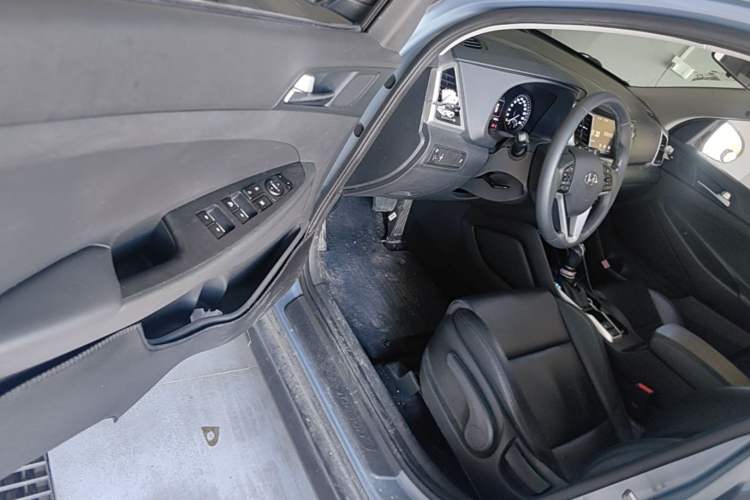 Used Hyundai Tucson 2015 1.6T Dual-Clutch Two-Wheel-Drive Smart Model Driver Seat