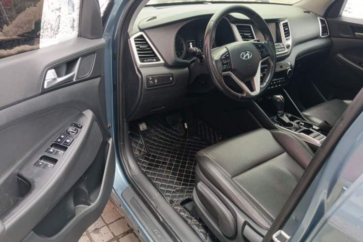 Used Hyundai Tucson 2015 1.6T Dual-Clutch Two-Wheel-Drive Smart Model Driver Seat