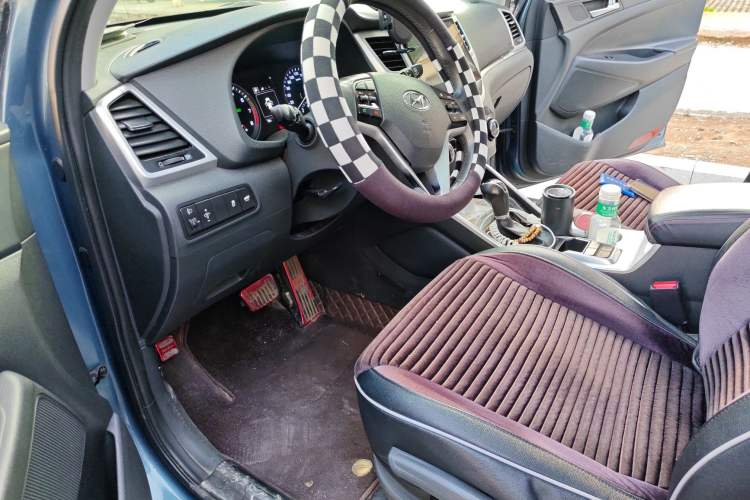 Used Hyundai Tucson 2015 2.0L Automatic Two-Wheel Drive Smart Version Driver Seat