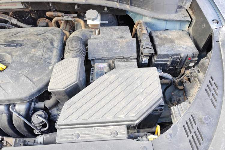 Used Hyundai Tucson 2015 2.0L Automatic Two-Wheel Drive Smart Version Engine Bay Left