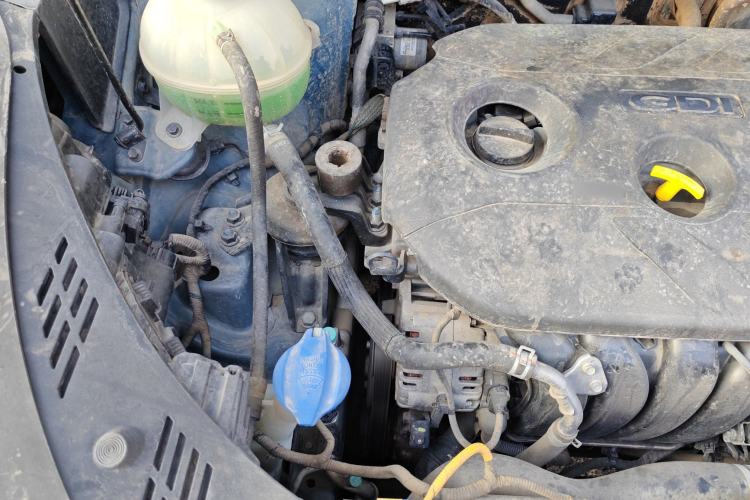 Used Hyundai Tucson 2015 2.0L Automatic Two-Wheel Drive Smart Version Engine Bay Right