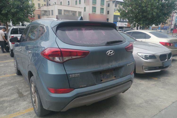 Used Hyundai Tucson 2015 1.6T Dual-Clutch Two-Wheel-Drive Smart Model Exterior 2