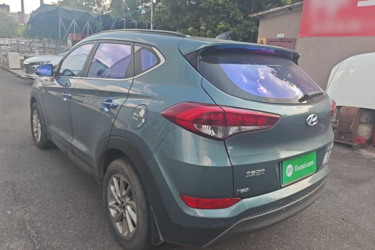 Used Hyundai Tucson 2015 1.6T Dual-Clutch Two-Wheel-Drive Smart Model Exterior 2