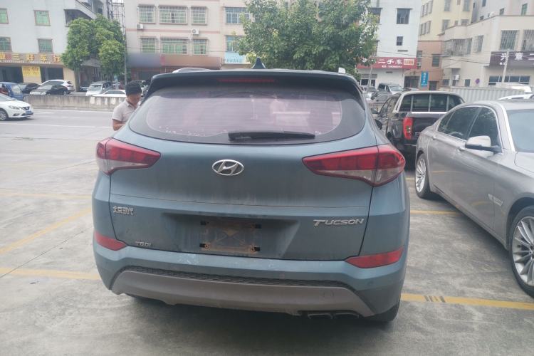 Used Hyundai Tucson 2015 1.6T Dual-Clutch Two-Wheel-Drive Smart Model Exterior 3