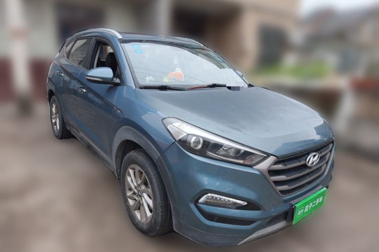 Used Hyundai Tucson 2015 1.6T Dual-Clutch Two-Wheel-Drive Smart Model Front Right 45 Deg