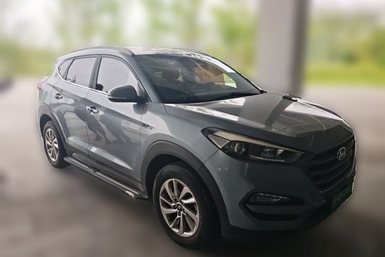 Used Hyundai Tucson 2015 1.6T Dual-Clutch Two-Wheel-Drive Smart Model Front Right 45 Deg
