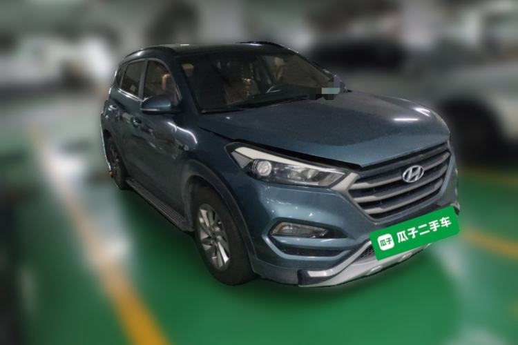 Used Hyundai Tucson 2015 1.6T Dual-Clutch Two-Wheel-Drive Smart Model Front Right 45 Deg