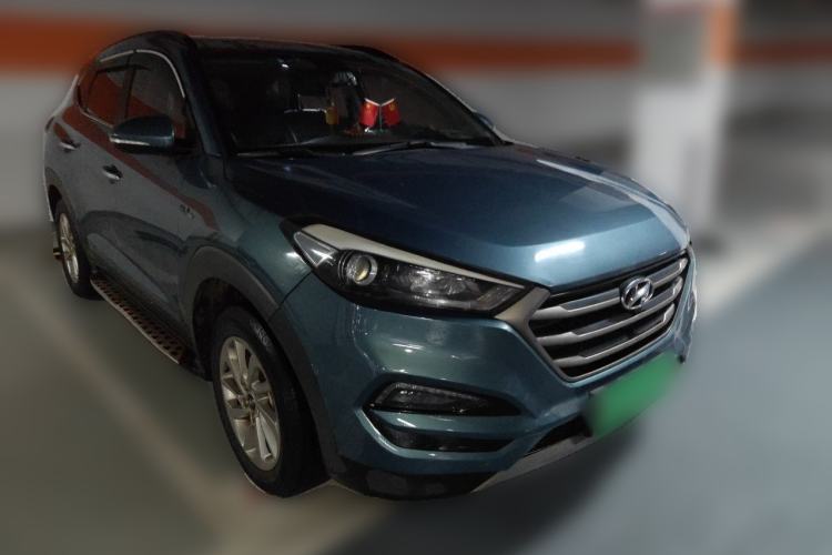 Used Hyundai Tucson 2015 1.6T Dual-Clutch Two-Wheel-Drive Smart Model Front Right 45 Deg