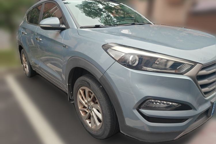 Used Hyundai Tucson 2015 1.6T Dual-Clutch Two-Wheel-Drive Smart Model Front Right 45 Deg