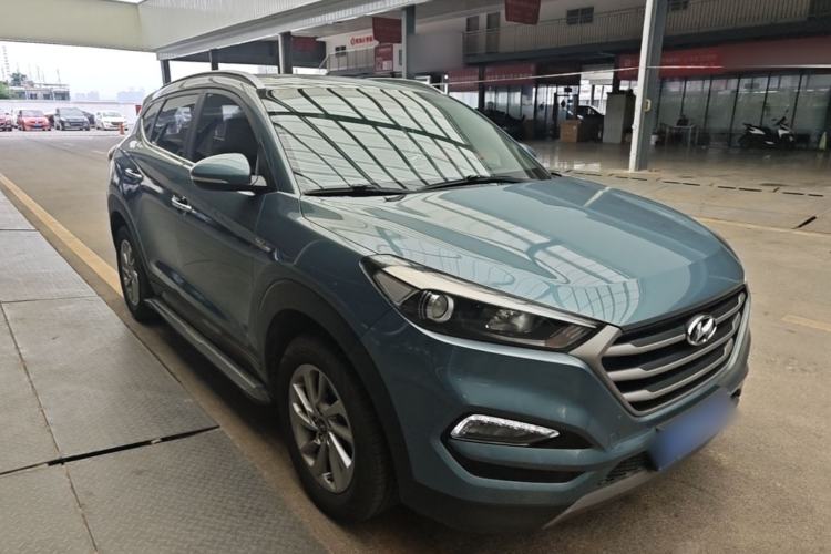 Used Hyundai Tucson 2015 1.6T Dual-Clutch Two-Wheel-Drive Smart Model Front Right 45 Deg