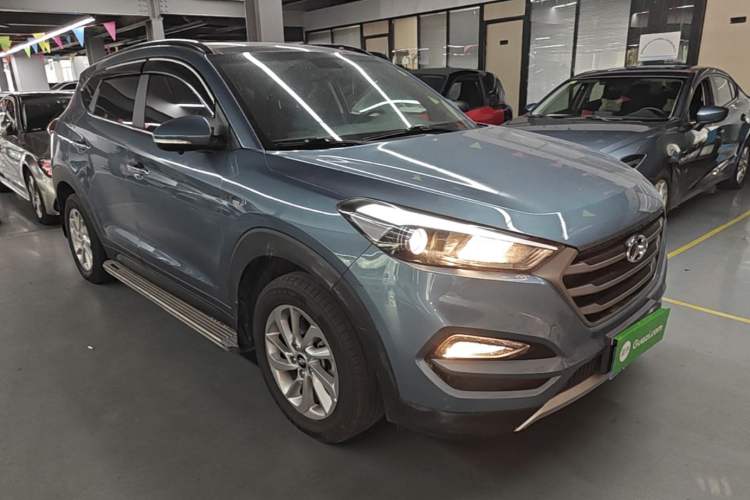 Used Hyundai Tucson 2015 1.6T Dual-Clutch Two-Wheel-Drive Smart Model Front Right 45 Deg