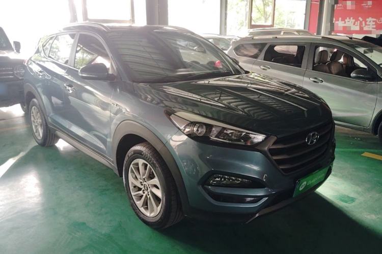 Used Hyundai Tucson 2015 1.6T Dual-Clutch Two-Wheel-Drive Smart Model Front Right 45 Deg