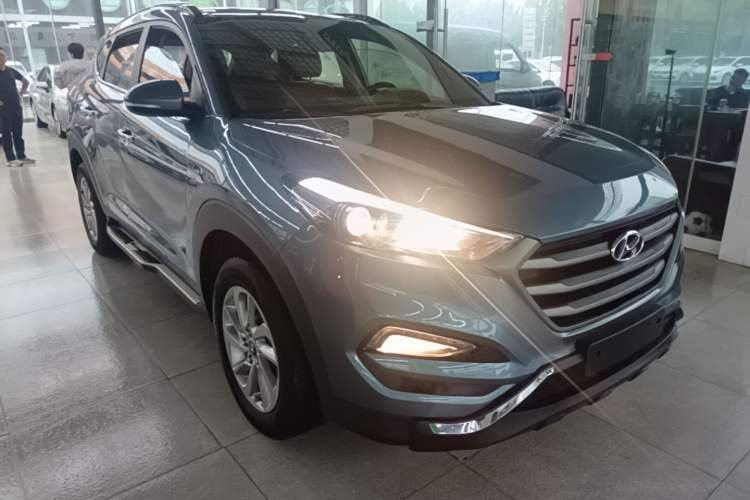 Used Hyundai Tucson 2015 1.6T Dual-Clutch Two-Wheel-Drive Smart Model Front Right 45 Deg