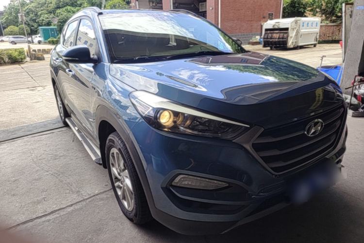 Used Hyundai Tucson 2015 1.6T Dual-Clutch Two-Wheel-Drive Smart Model Front Right 45 Deg