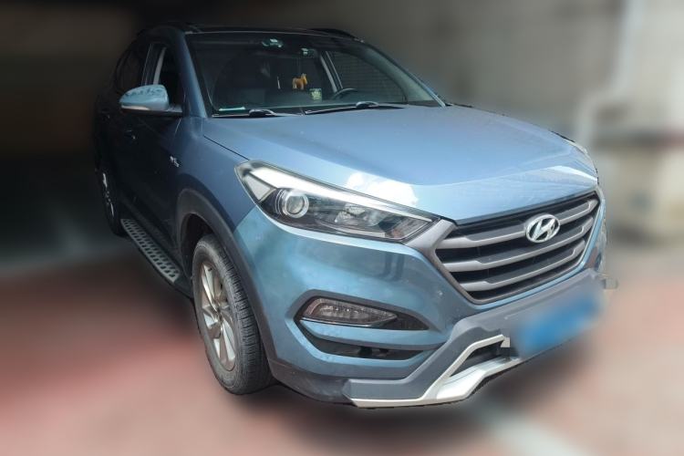 Used Hyundai Tucson 2015 1.6T Dual-Clutch Two-Wheel-Drive Smart Model Front Right 45 Deg