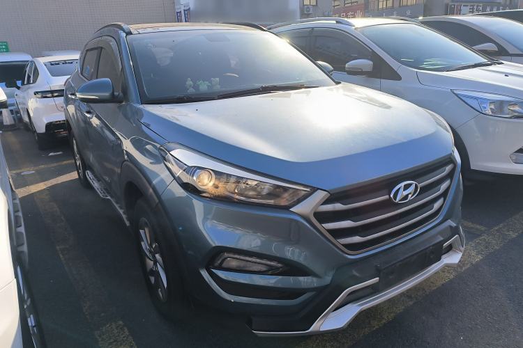 Used Hyundai Tucson 2015 1.6T Dual-Clutch Two-Wheel-Drive Smart Model Front Right 45 Deg