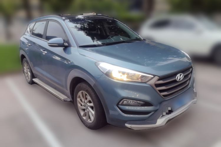 Used Hyundai Tucson 2015 1.6T Dual-Clutch Two-Wheel-Drive Smart Model Front Right 45 Deg