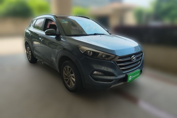 Used Hyundai Tucson 2015 2.0L Automatic Two-Wheel Drive Smart Version Front Right 45 Deg