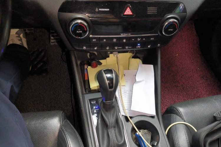 Used Hyundai Tucson 2015 1.6T Dual-Clutch Four-Wheel Drive Flagship Model Gear Lever