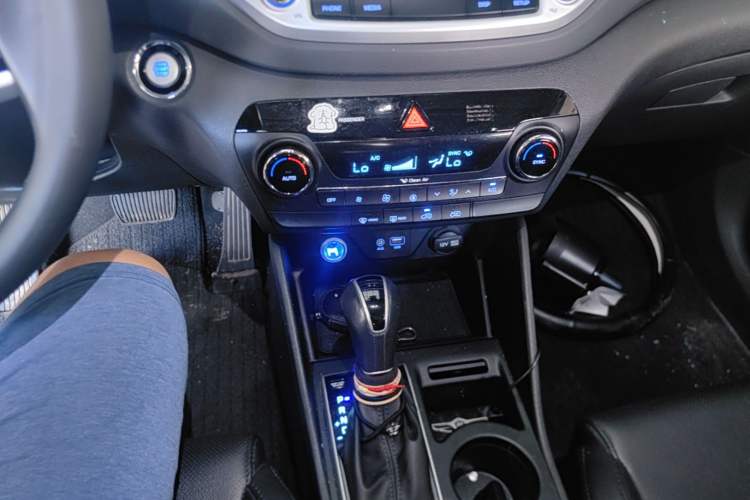 Used Hyundai Tucson 2015 1.6T Dual-Clutch Two-Wheel-Drive Smart Model Gear Lever