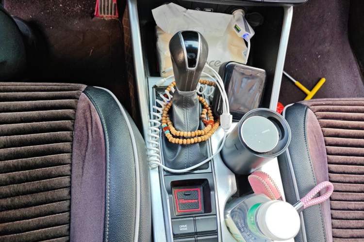 Used Hyundai Tucson 2015 2.0L Automatic Two-Wheel Drive Smart Version Gear Lever