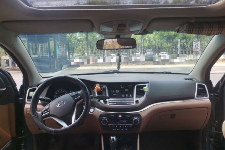 Used Hyundai Tucson 2015 1.6T Dual-Clutch Two-Wheel-Drive Smart Model Headliner