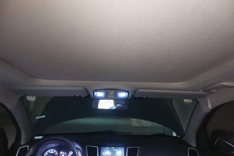 Used Hyundai Tucson 2015 1.6T Dual-Clutch Two-Wheel-Drive Smart Model Headliner