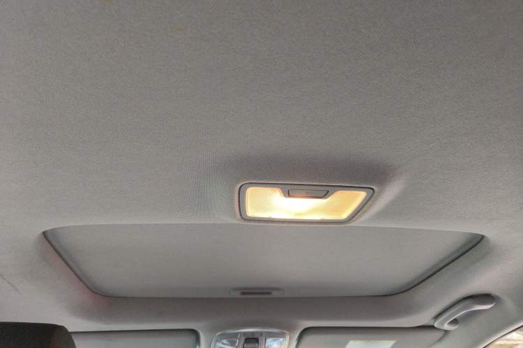 Used Hyundai Tucson 2015 1.6T Dual-Clutch Two-Wheel-Drive Smart Model Headliner