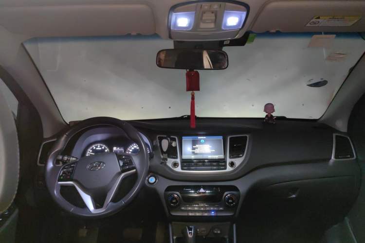 Used Hyundai Tucson 2015 1.6T Dual-Clutch Two-Wheel-Drive Smart Model Headliner