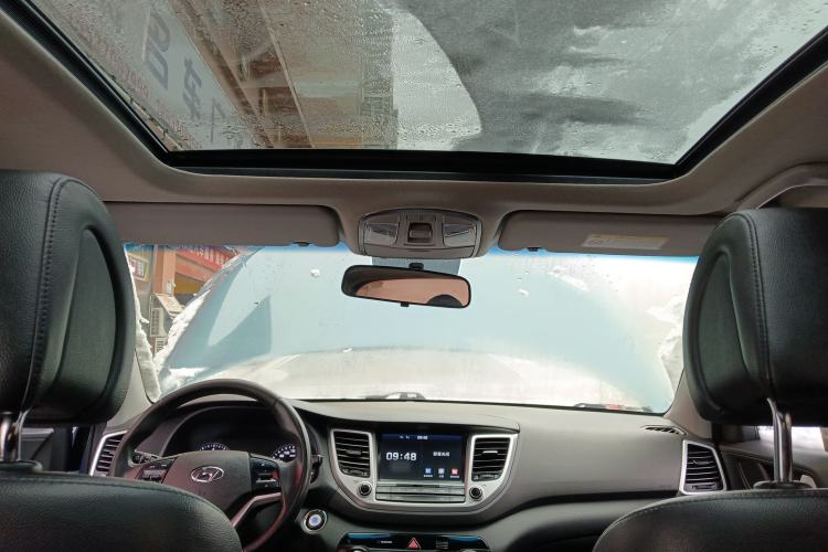 Used Hyundai Tucson 2015 1.6T Dual-Clutch Two-Wheel-Drive Smart Model Headliner