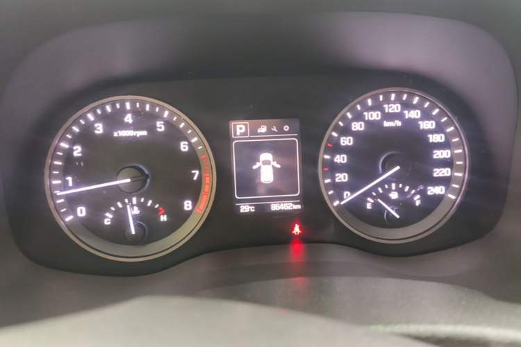 Used Hyundai Tucson 2015 1.6T Dual-Clutch Two-Wheel-Drive Leading Model Instrument Cluster