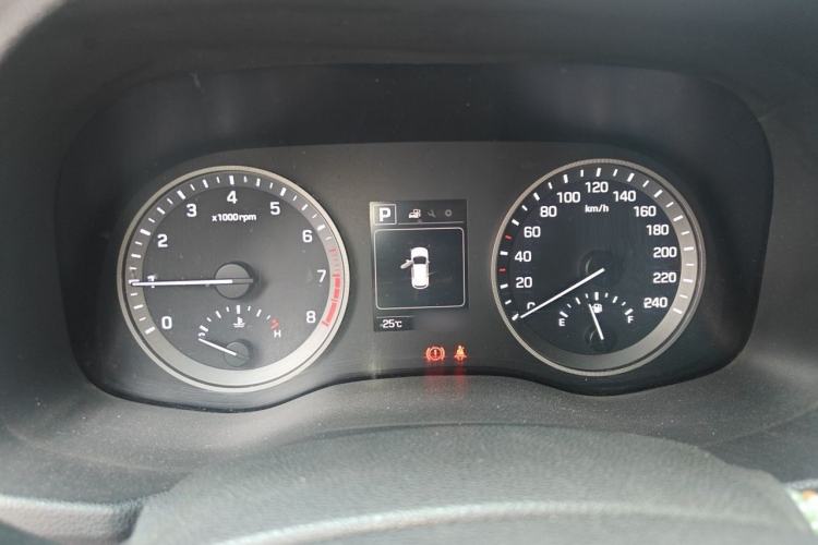 Used Hyundai Tucson 2015 1.6T Dual-Clutch Two-Wheel-Drive Leading Model Instrument Cluster