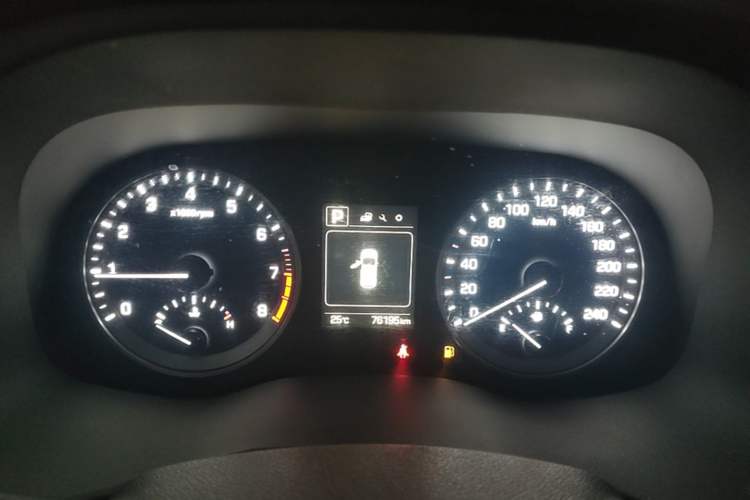 Used Hyundai Tucson 2015 1.6T Dual-Clutch Two-Wheel-Drive Smart Model Instrument Cluster