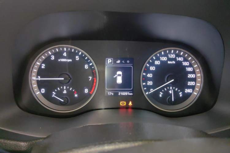Used Hyundai Tucson 2015 1.6T Dual-Clutch Two-Wheel-Drive Smart Model Instrument Cluster