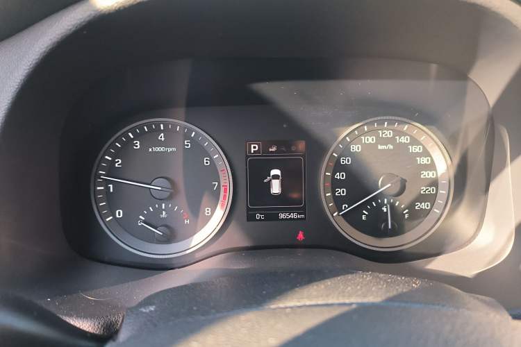 Used Hyundai Tucson 2015 1.6T Dual-Clutch Two-Wheel-Drive Smart Model Instrument Cluster
