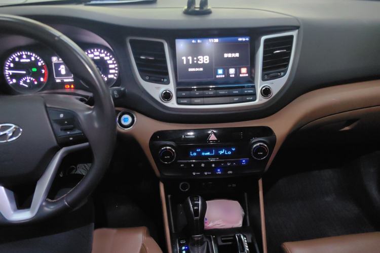 Used Hyundai Tucson 2015 1.6T Dual-Clutch Two-Wheel-Drive Leading Model Interior 1