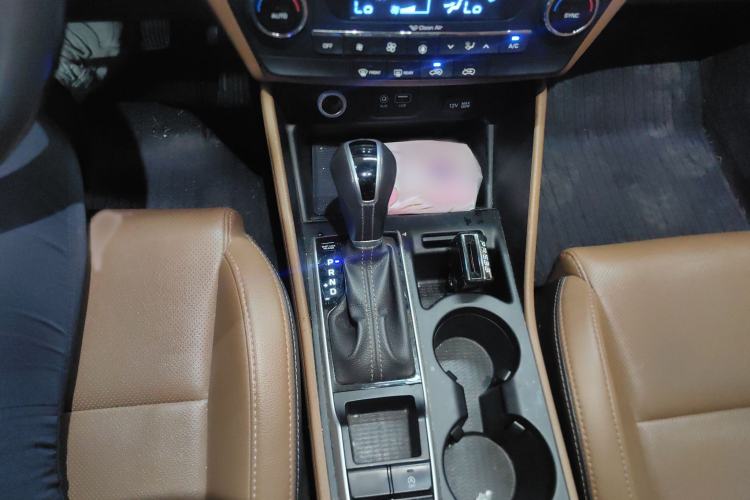 Used Hyundai Tucson 2015 1.6T Dual-Clutch Two-Wheel-Drive Leading Model Interior 2