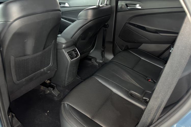 Used Hyundai Tucson 2015 1.6T Dual-Clutch Two-Wheel-Drive Smart Model Interior 2