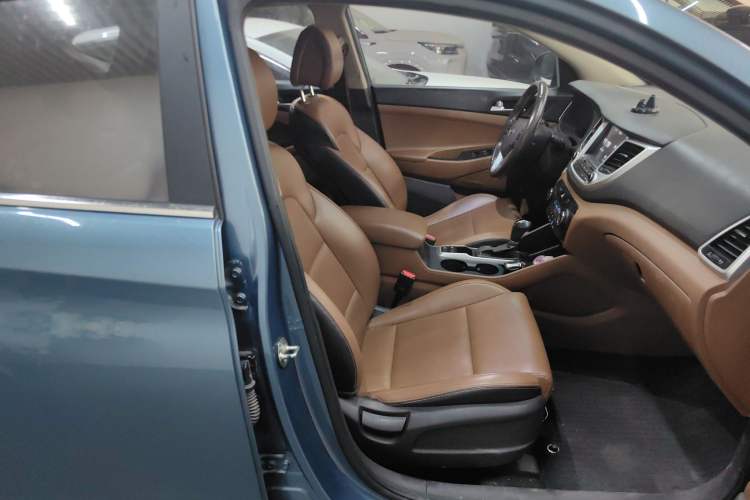 Used Hyundai Tucson 2015 1.6T Dual-Clutch Two-Wheel-Drive Leading Model Interior 5